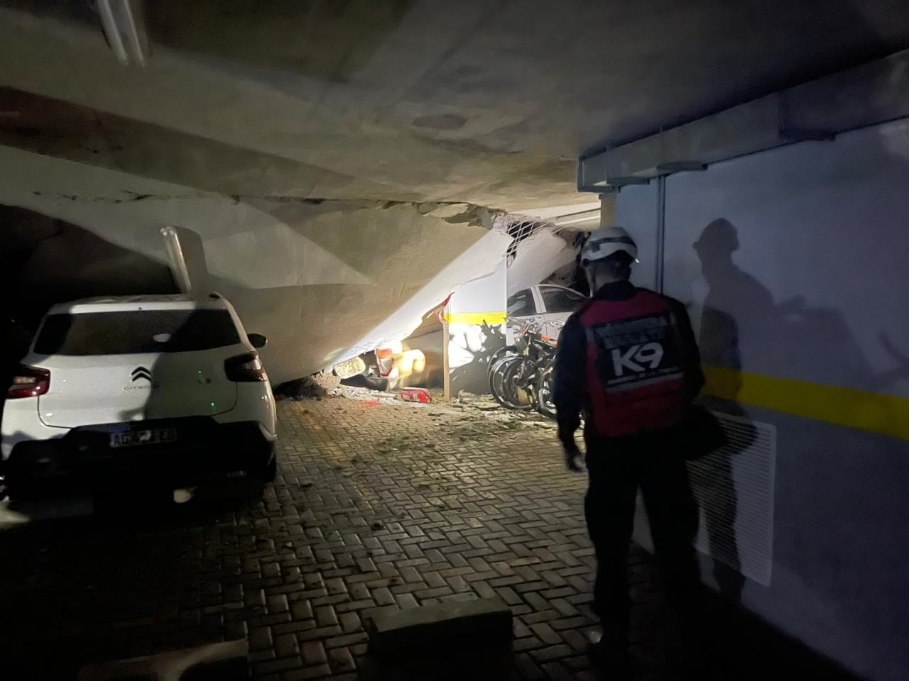 Equipos de rescate trabajaron en el complejo