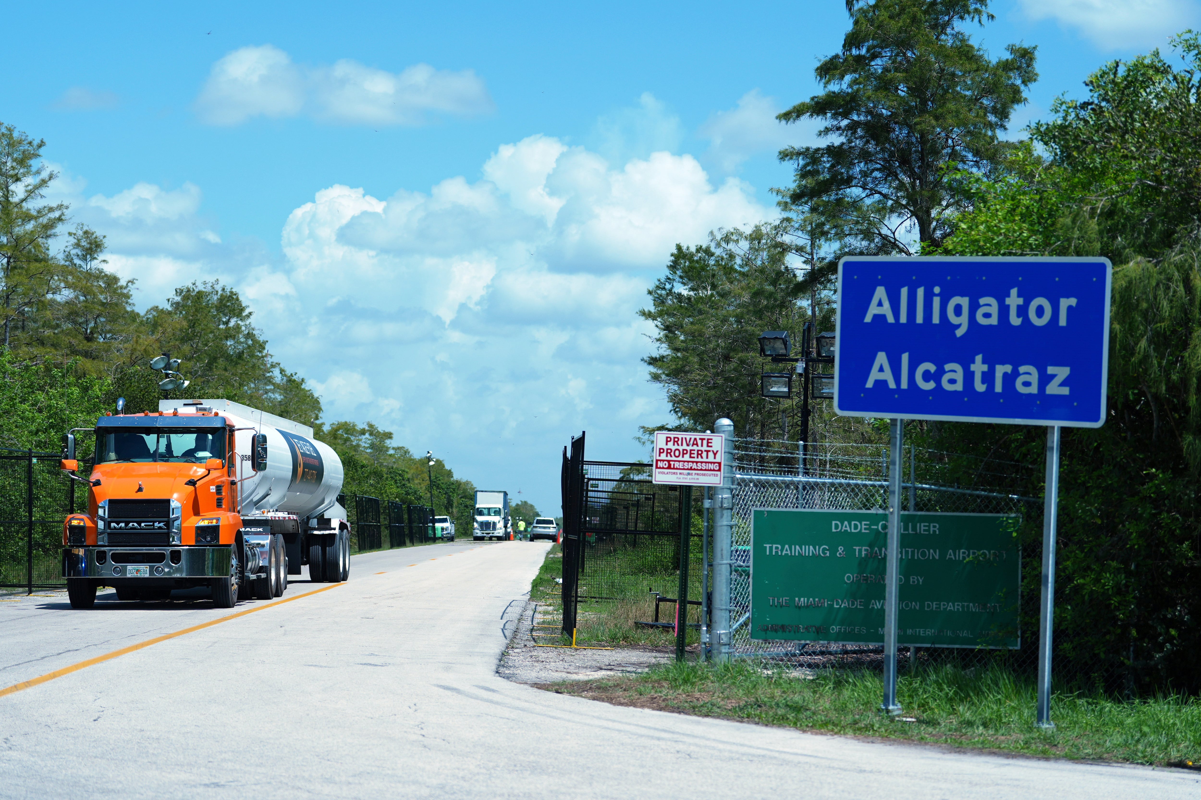 El caso surgió a partir de demandas de migrantes detenidos en Florida tras intervenciones del Servicio de Inmigración y Control de Aduanas