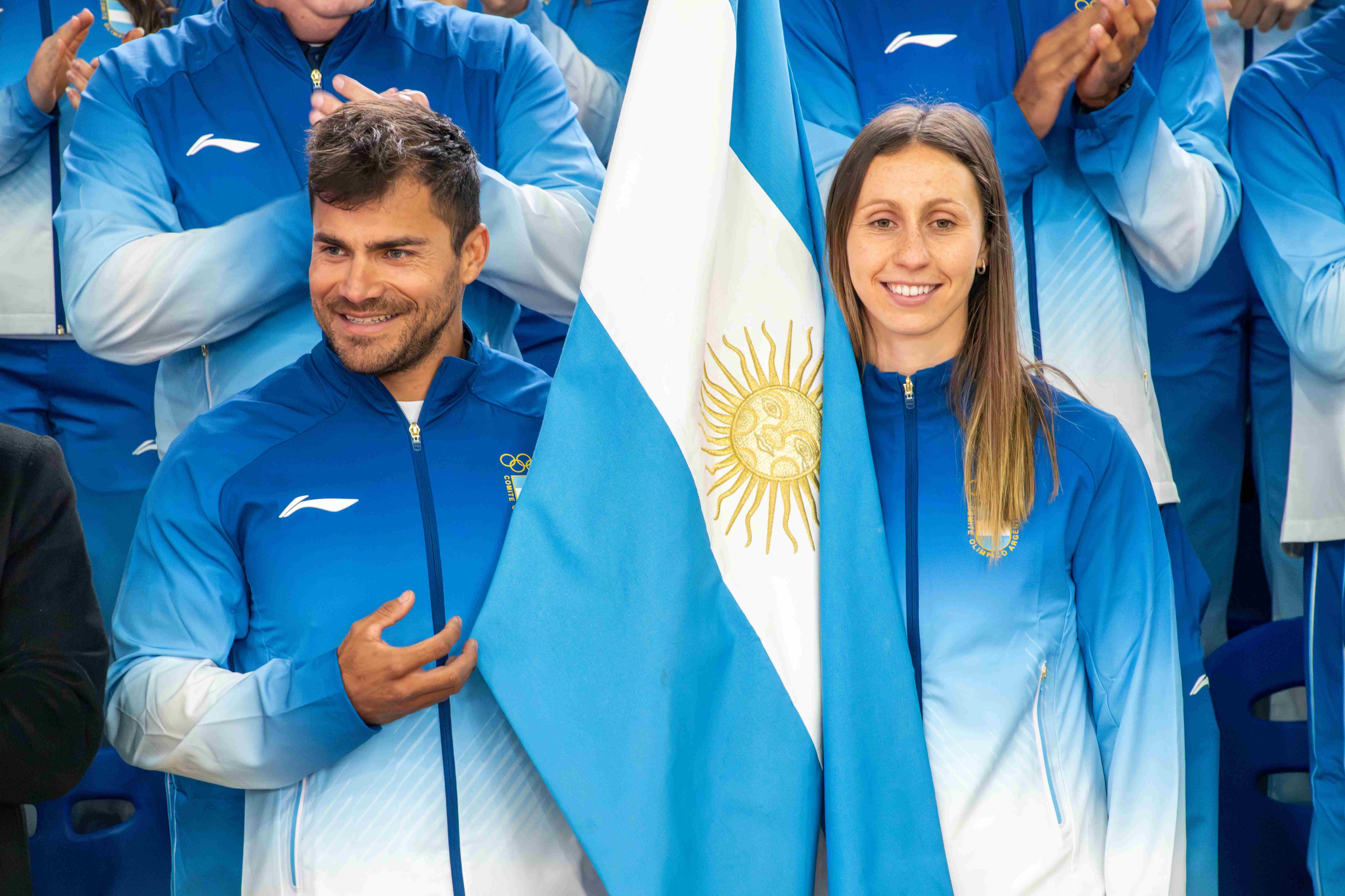 El canoísta Rubén Rézola y la leona Sofía Cairó, abanderados de los XIII Juegos Suramericanos Santa Fe 2026, que se desarrollarán del 12 al 26 de septiembre