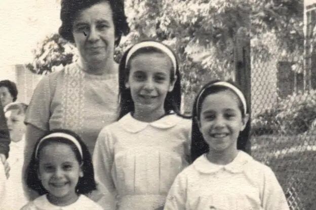 Esther Ballestrino junto a sus hijas