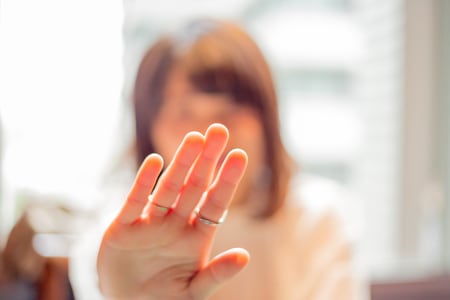 Por qué se vulnera la identidad de una persona al mostrar sus manos en una foto