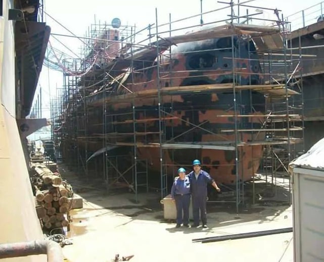 La reparación del ARA Salta incluyó el corte del casco para reemplazar motores y baterías. Los trabajos se extendieron entre 1989 y 1995, cuando volvió al servicio (Fotos Hernan Matias Garriz y Agustin Dubois)