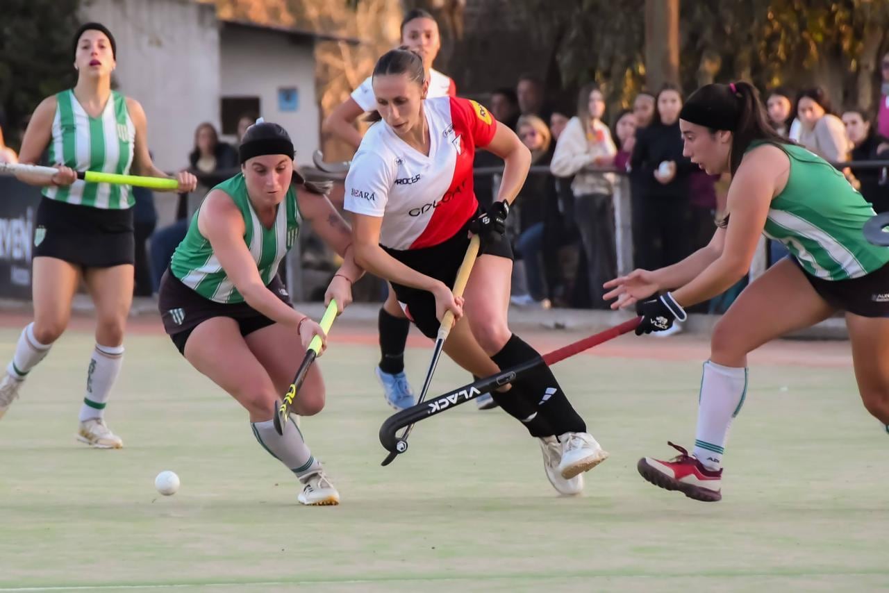 Sofía Cairó, jugando para el Club Mariano Moreno