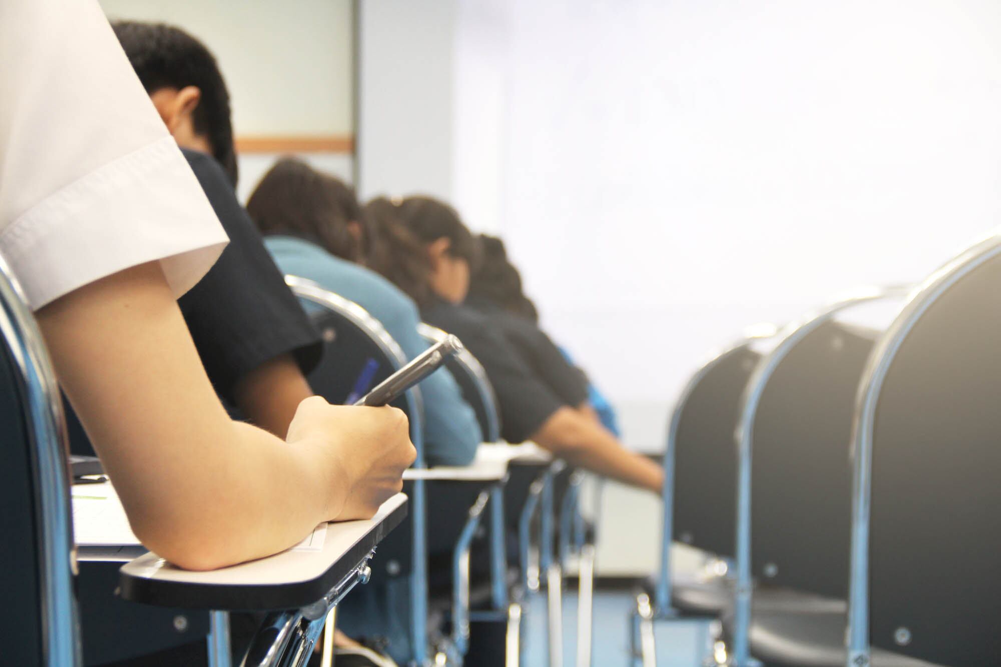 “Los sueños en los que se debe rendir un examen pueden estar relacionados con situaciones en las que uno está inseguro sobre los recursos que tiene o no sabe si va a poder resolver algo determinado”, explica la Lic. Bosco