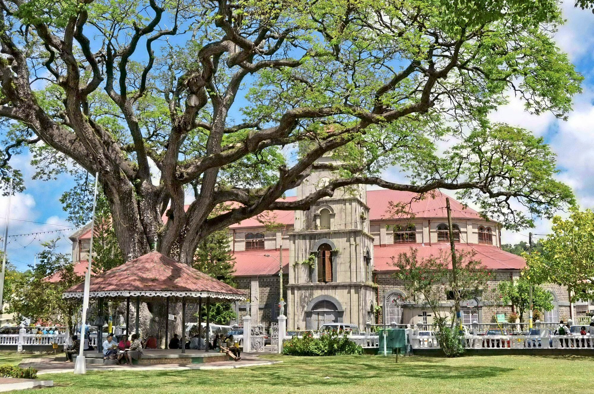 La plaza Derek Walcott en Castries, Santa Lucía