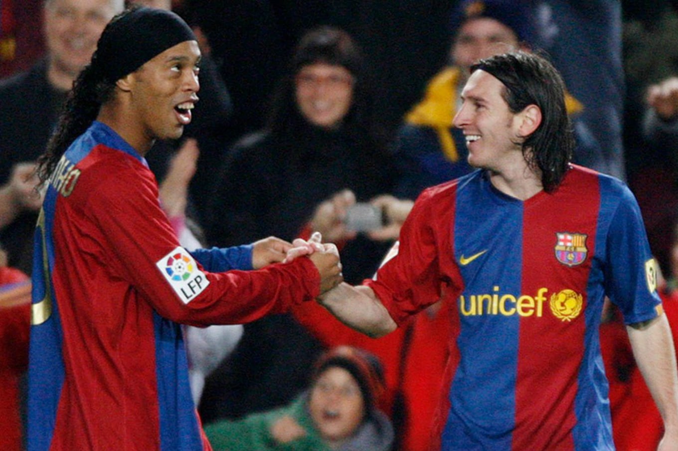Ronaldinho le dio el pase a Messi para que marcara su primer gol con el Barcelona