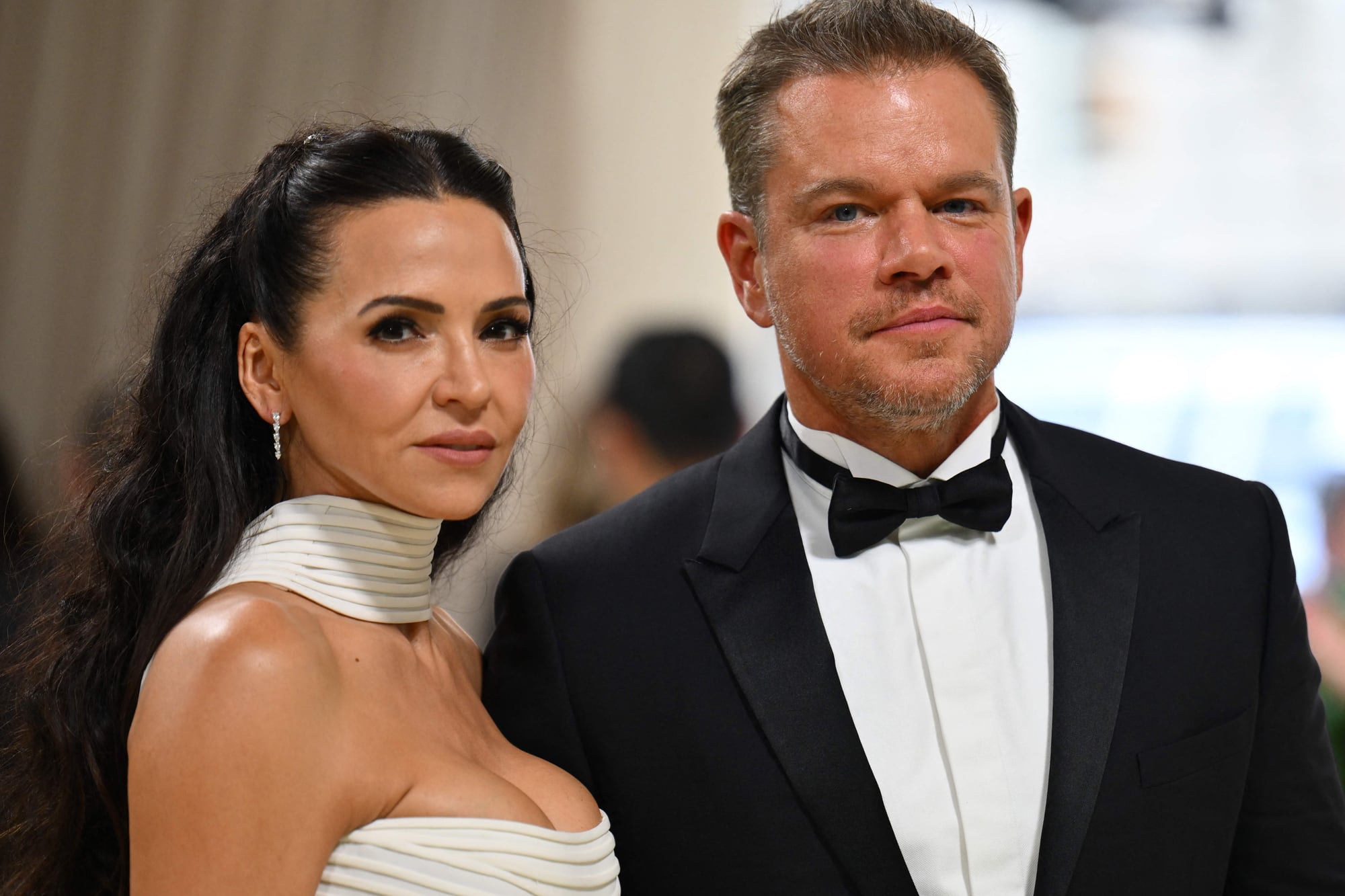 Un flechazo en la playa y un matrimonio de perfil bajo: Matt Damon y Luciana Barroso festejan sus 20 años de amor