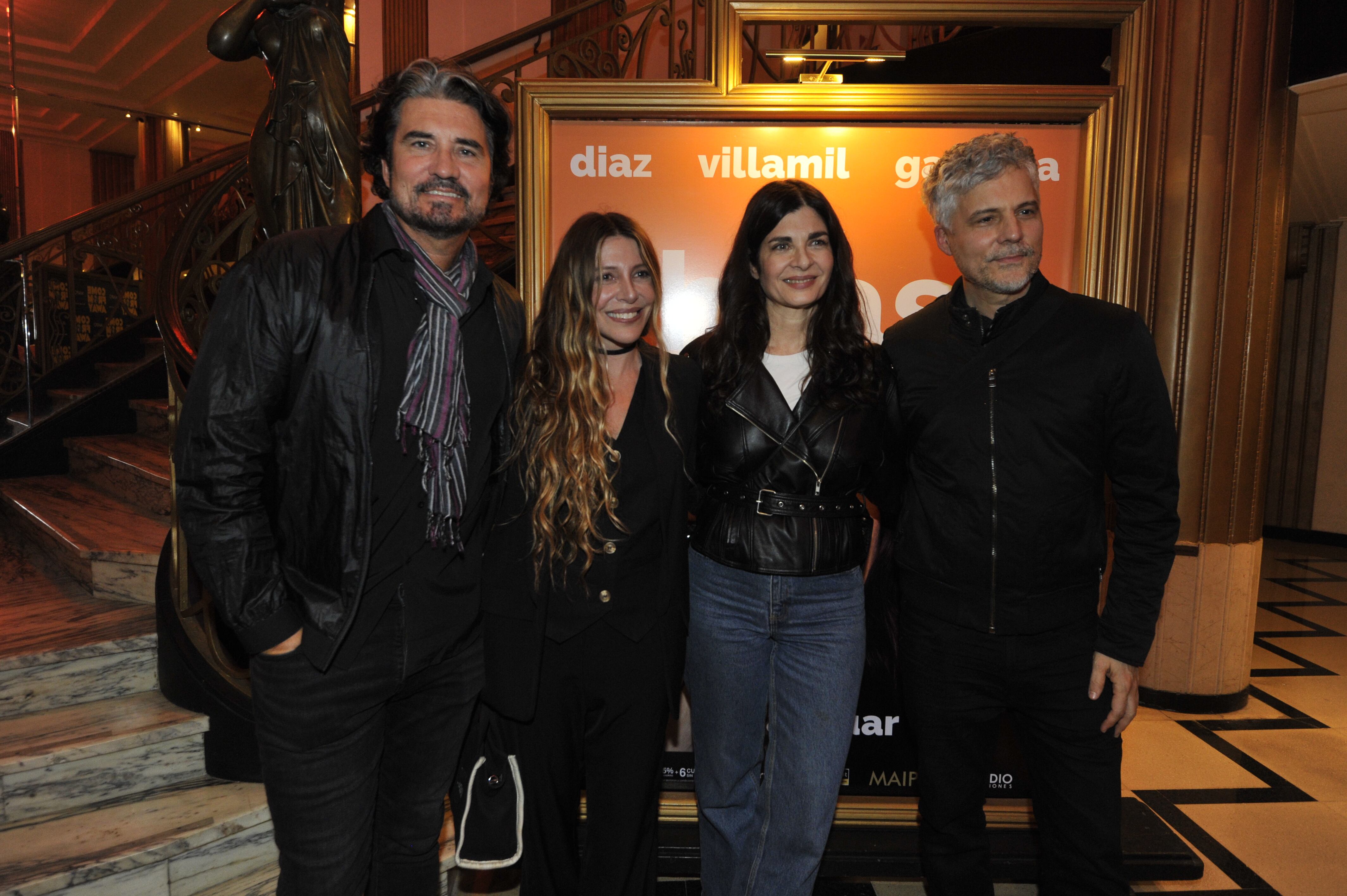 En familia: Diego Olivera, Mónica Ayos, Soledad Villamil y Federico Olivera
