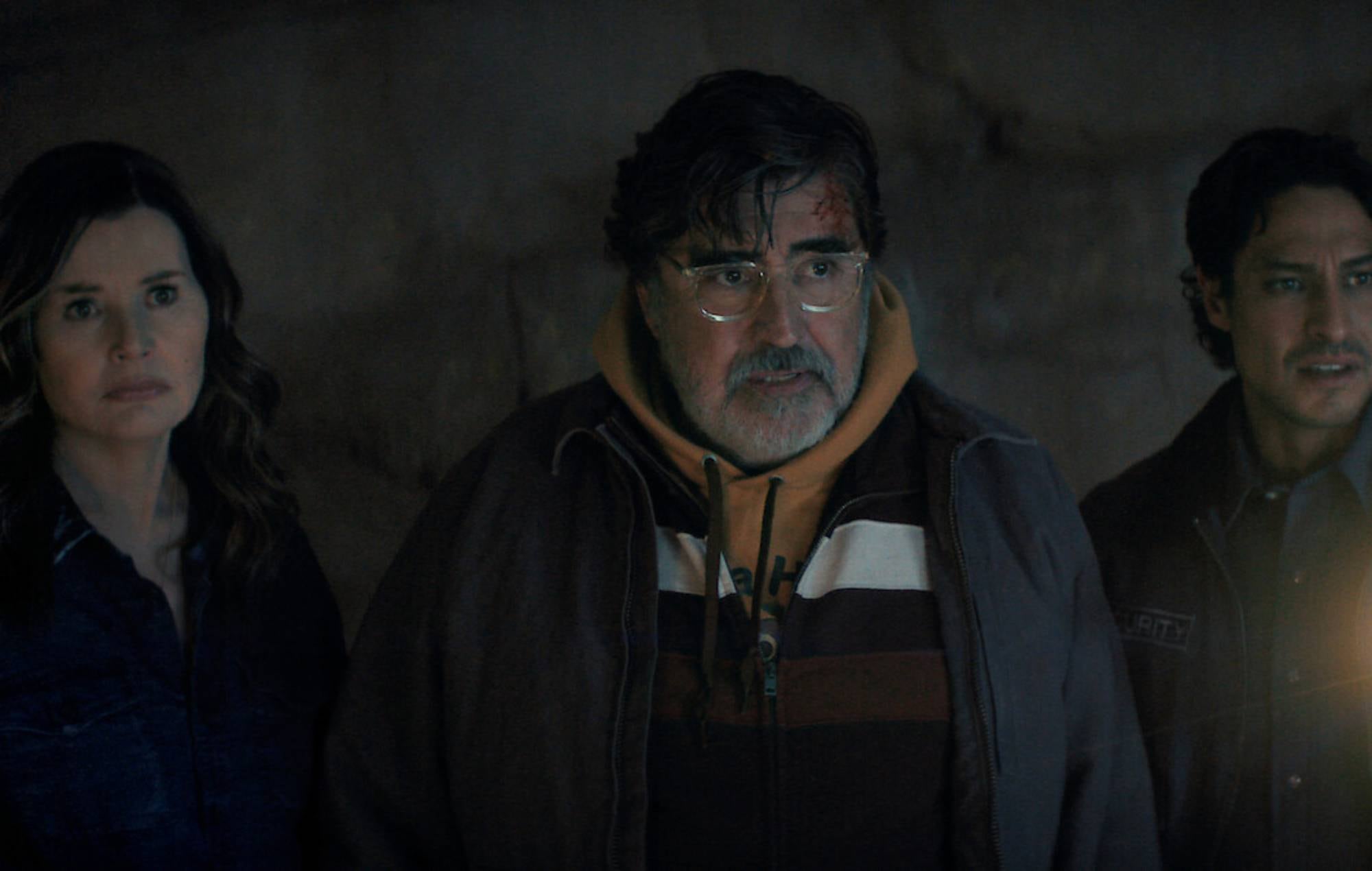 Geena Davis, Alfred Molina y Carlos Miranda, tres de los protagonistas de la serie de los hermanos Duffer