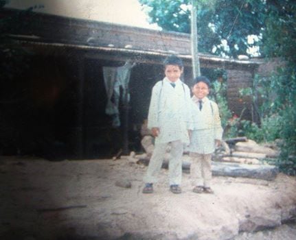 Santos y un hermano cuando ya iban a la escuela primaria, en Aguas Blancas