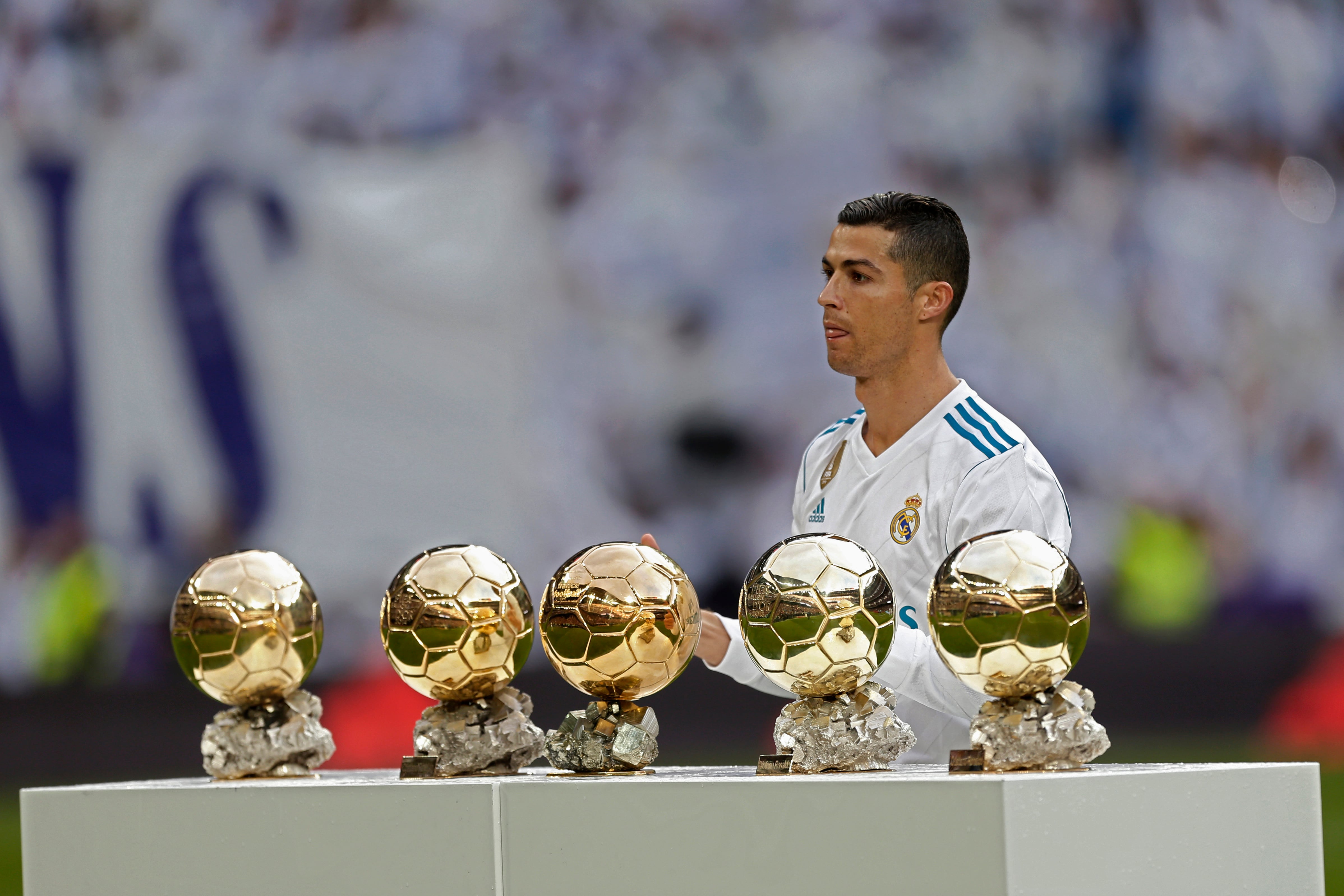 Cristiano Ronaldo, en 2017, en tiempos de Real Madrid, luego de la quinta conquista en el Balón de Oro