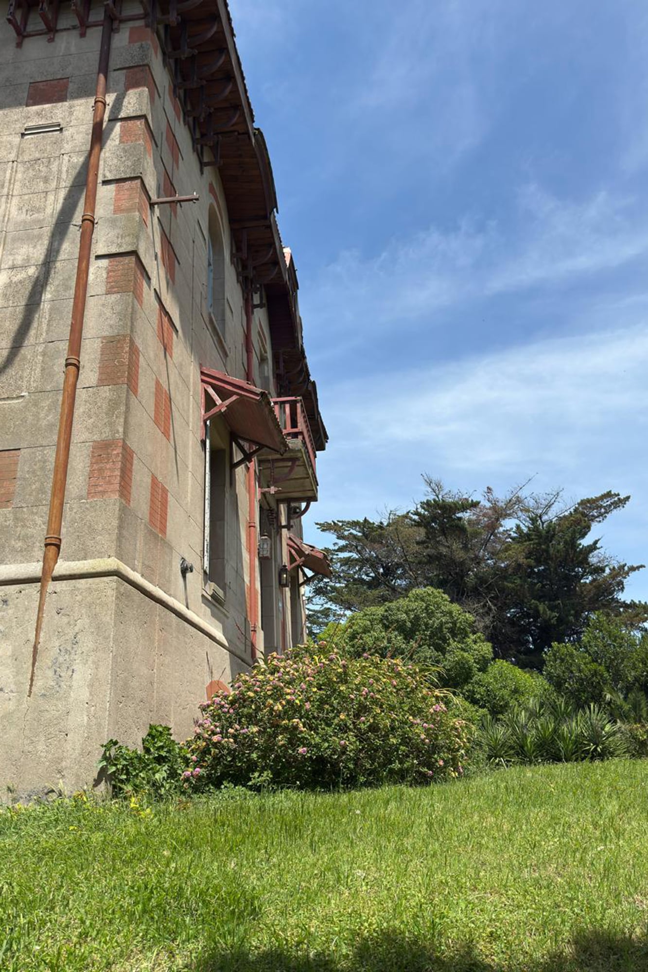 A unos 500 kilómetros de CABA se vende por US$150.000 el histórico Chalet Astelarra