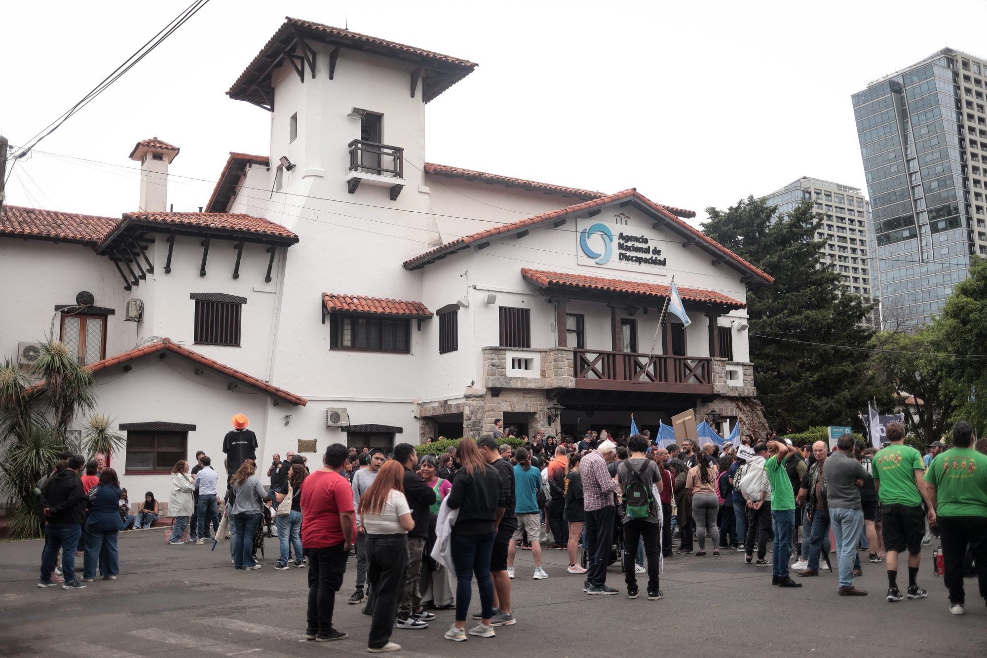 Movilización al a la Agencia nacional de discapacidad para que los reciban representantes de la institución