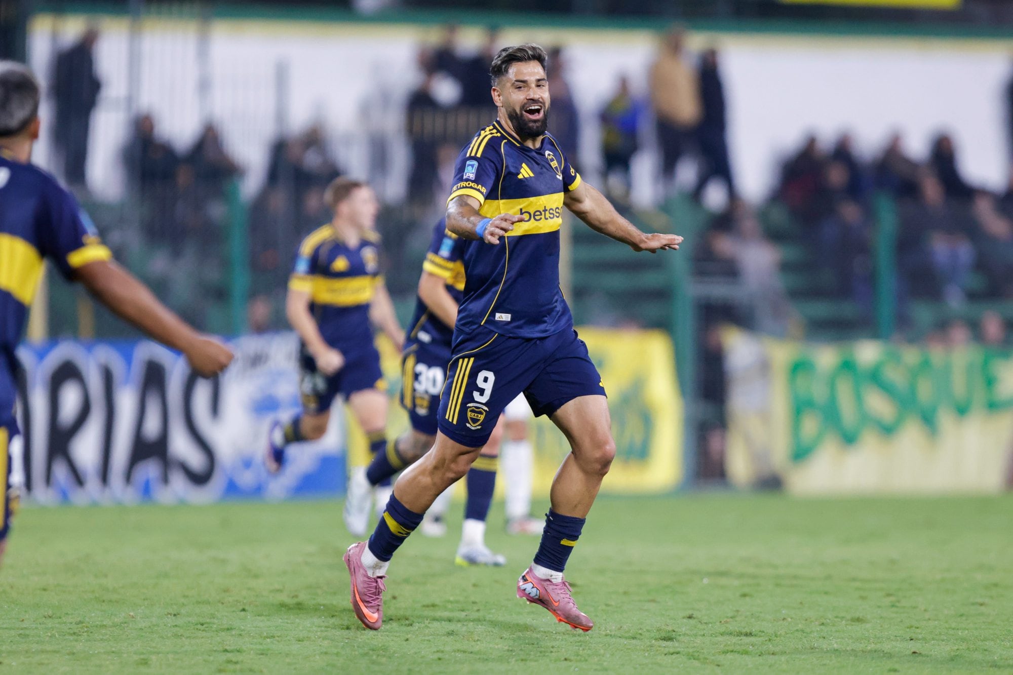 Milton Giménez, goleador de un Boca que volverá a presentar una mayoría de habitualmente suplentes cuando visite a Central Córdoba en Santiago del Estero por el Apertura.