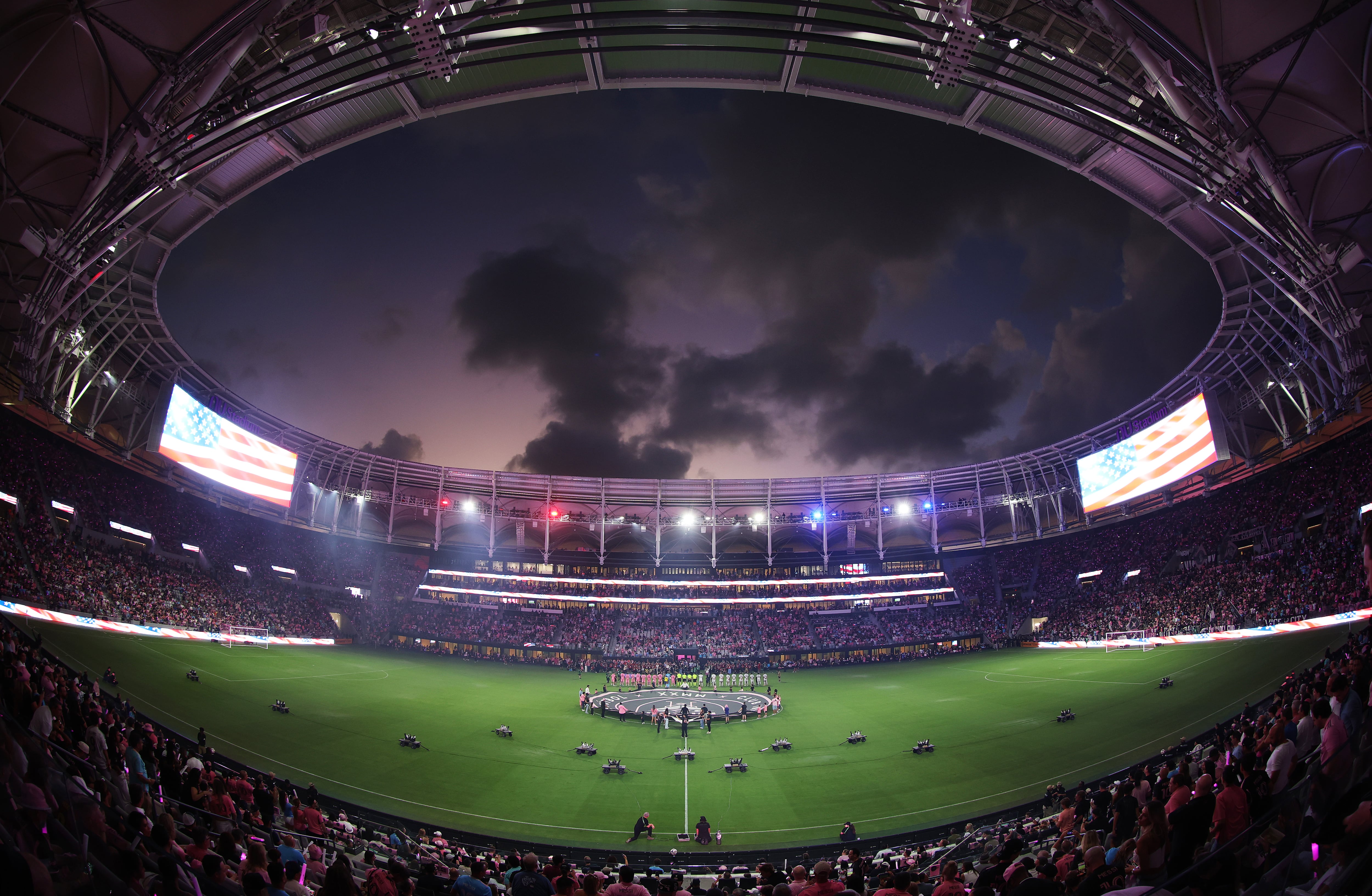 Ubicado en el complejo Miami Freedom Park, cuenta con una capacidad para 26.700 espectadores
