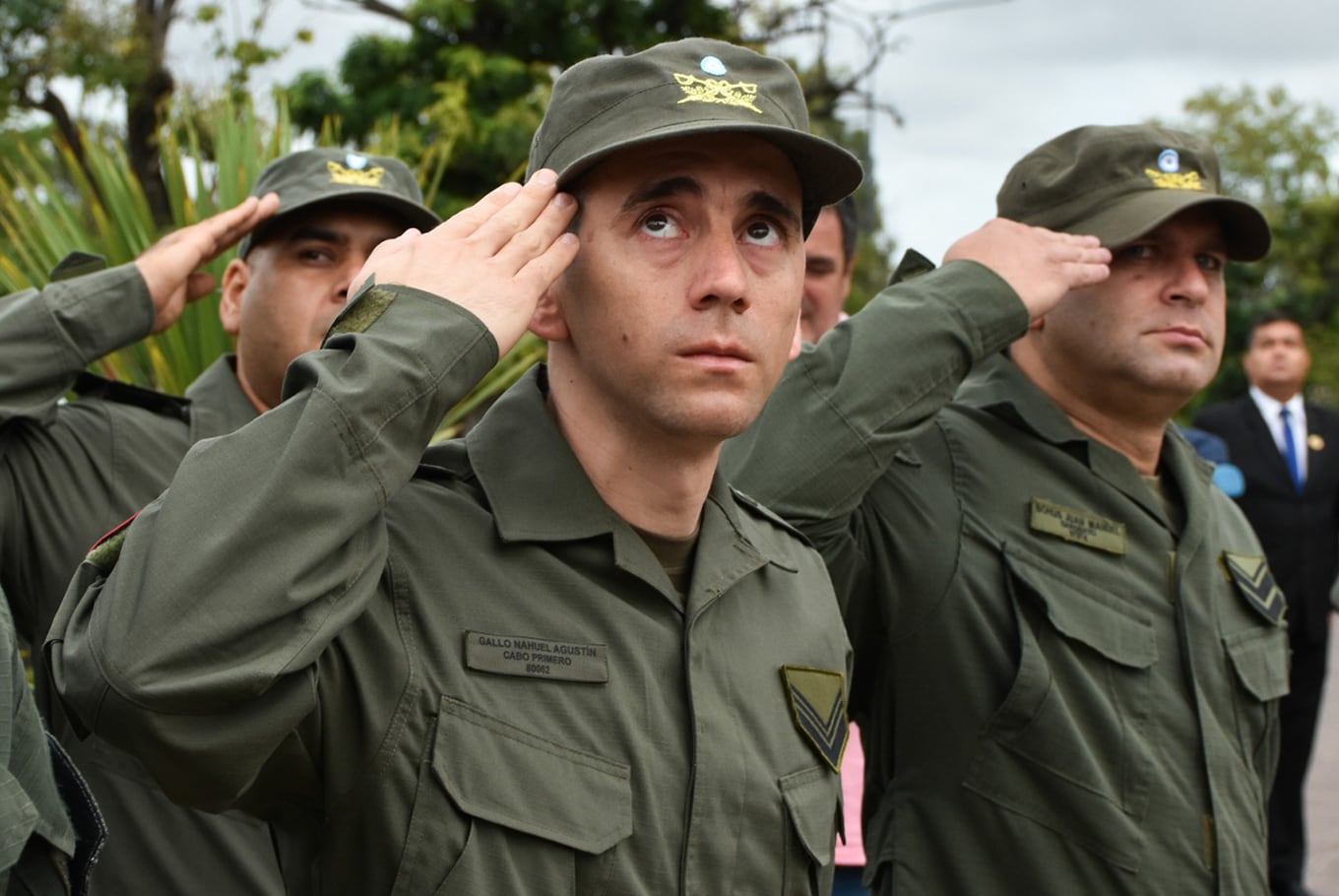Nahuel Gallo durante el izamiento de la Bandera Nacional