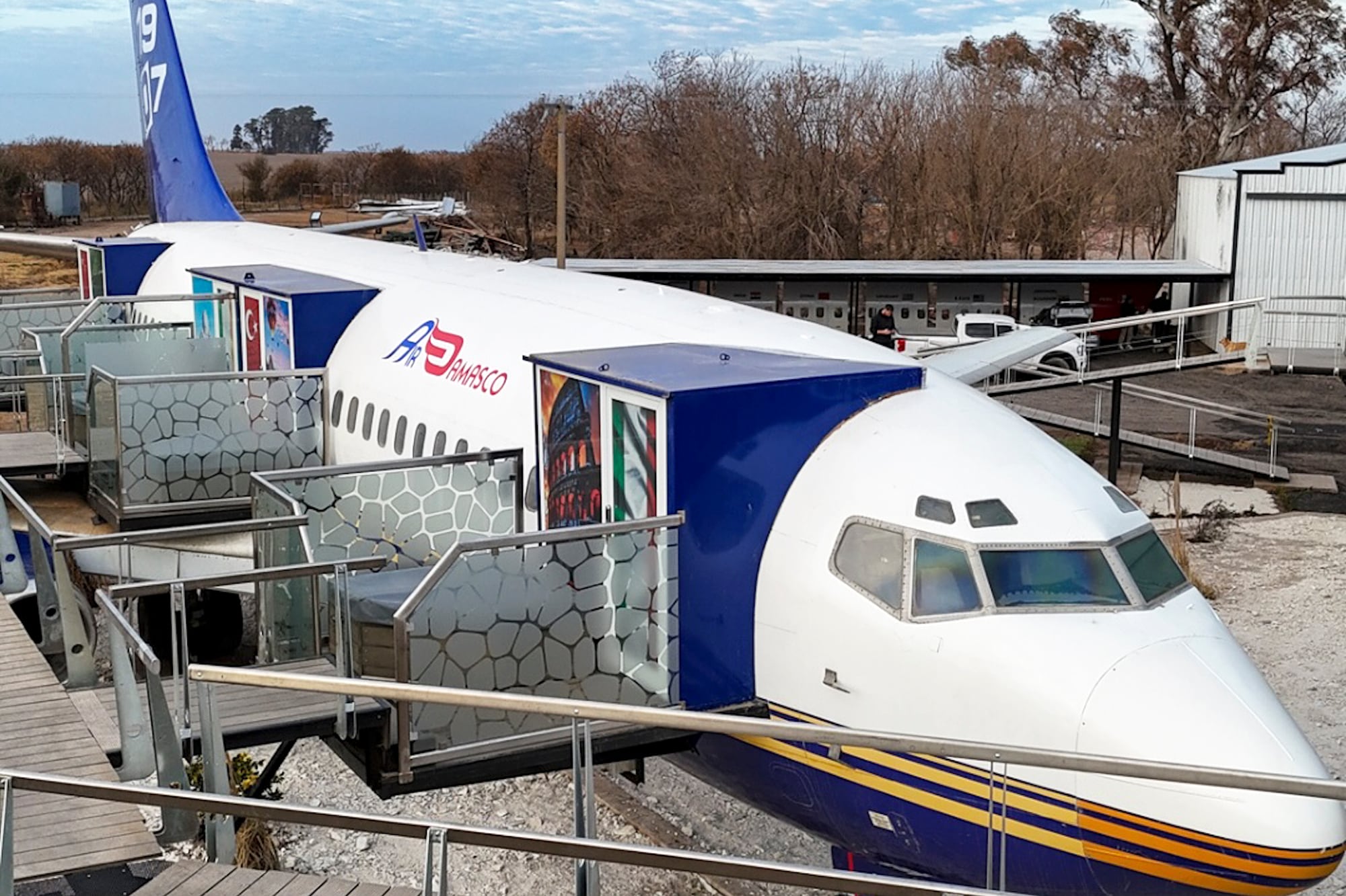 Air Damasco es un proyecto de hospedaje en el que antiguos aviones se transforman en habitaciones