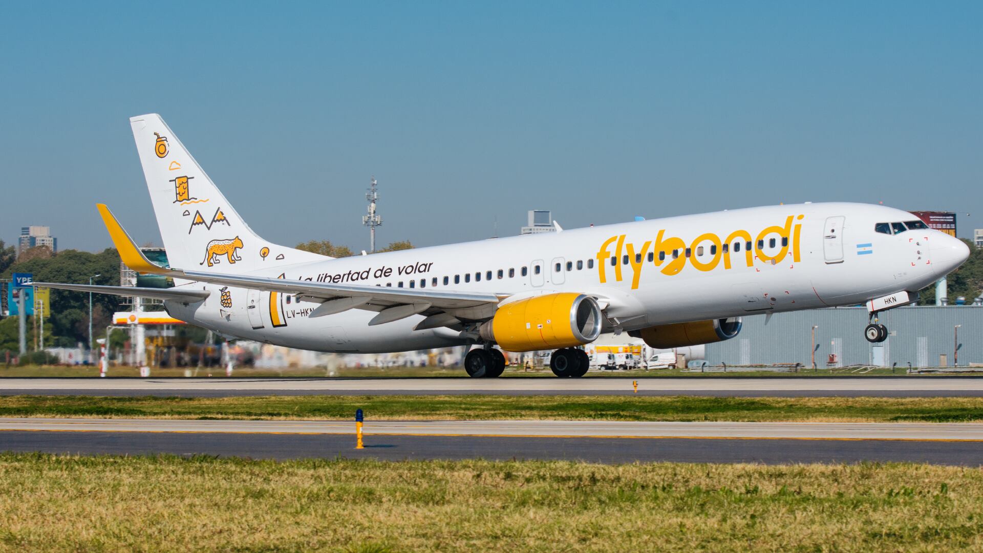 Flybondi es una de las aerolíneas más afectadas este jueves por el paro de controladores aéreos