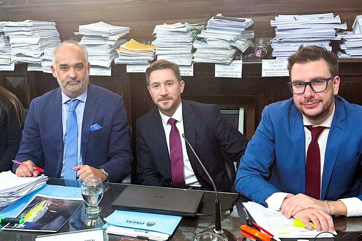 El fiscal general José Ignacio Candioti, el fiscal coadyuvante de la PROCUNAR, Martín Uriona, y el auxiliar fiscal Juan Podhainy, pidieron una pena de 14 años de prisión para el acusado Leonardo Roberto Airaldi