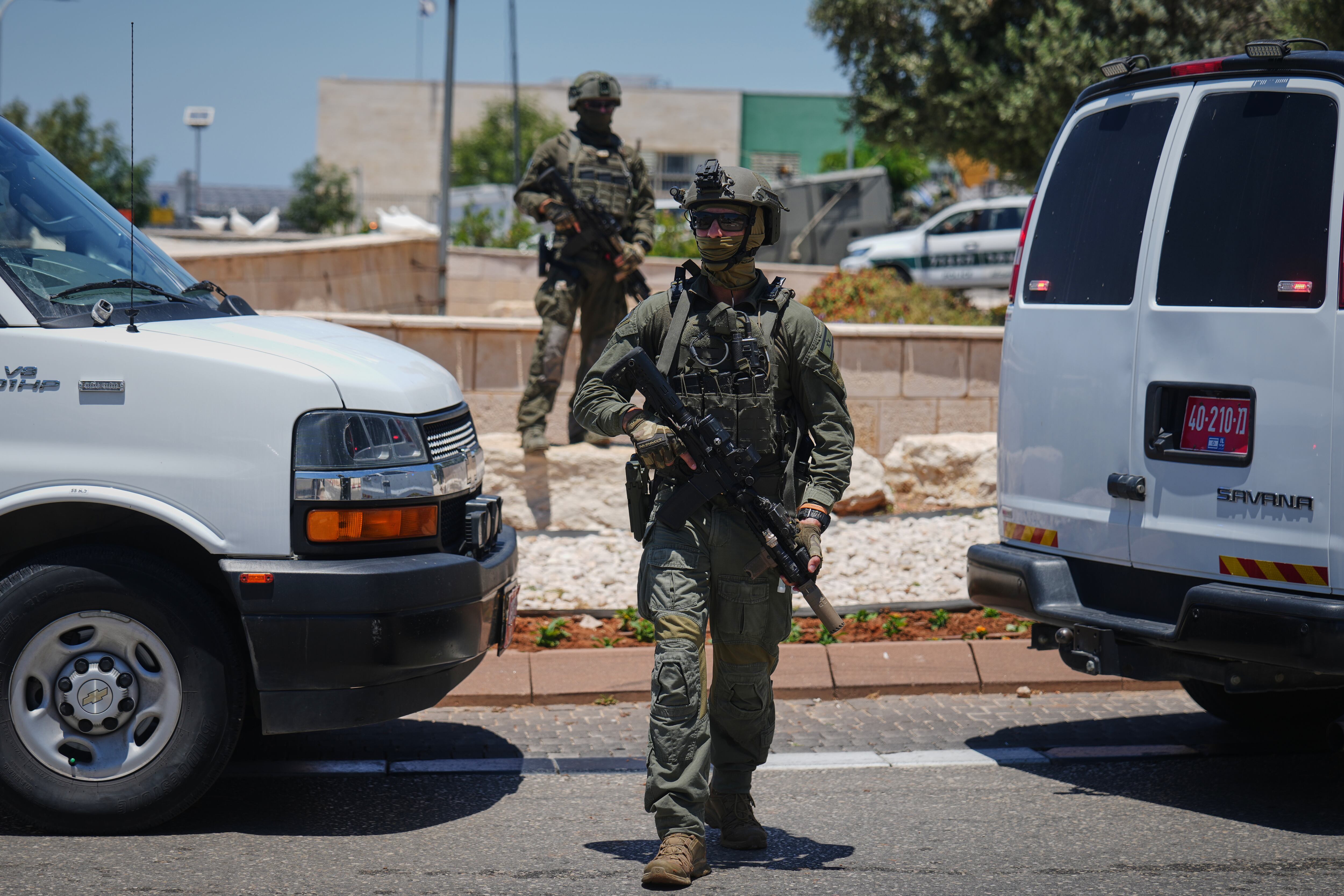 Un palestino abrió fuego en el centro de Israel y dejó un muerto y cinco heridos: fue abatido por la policía
