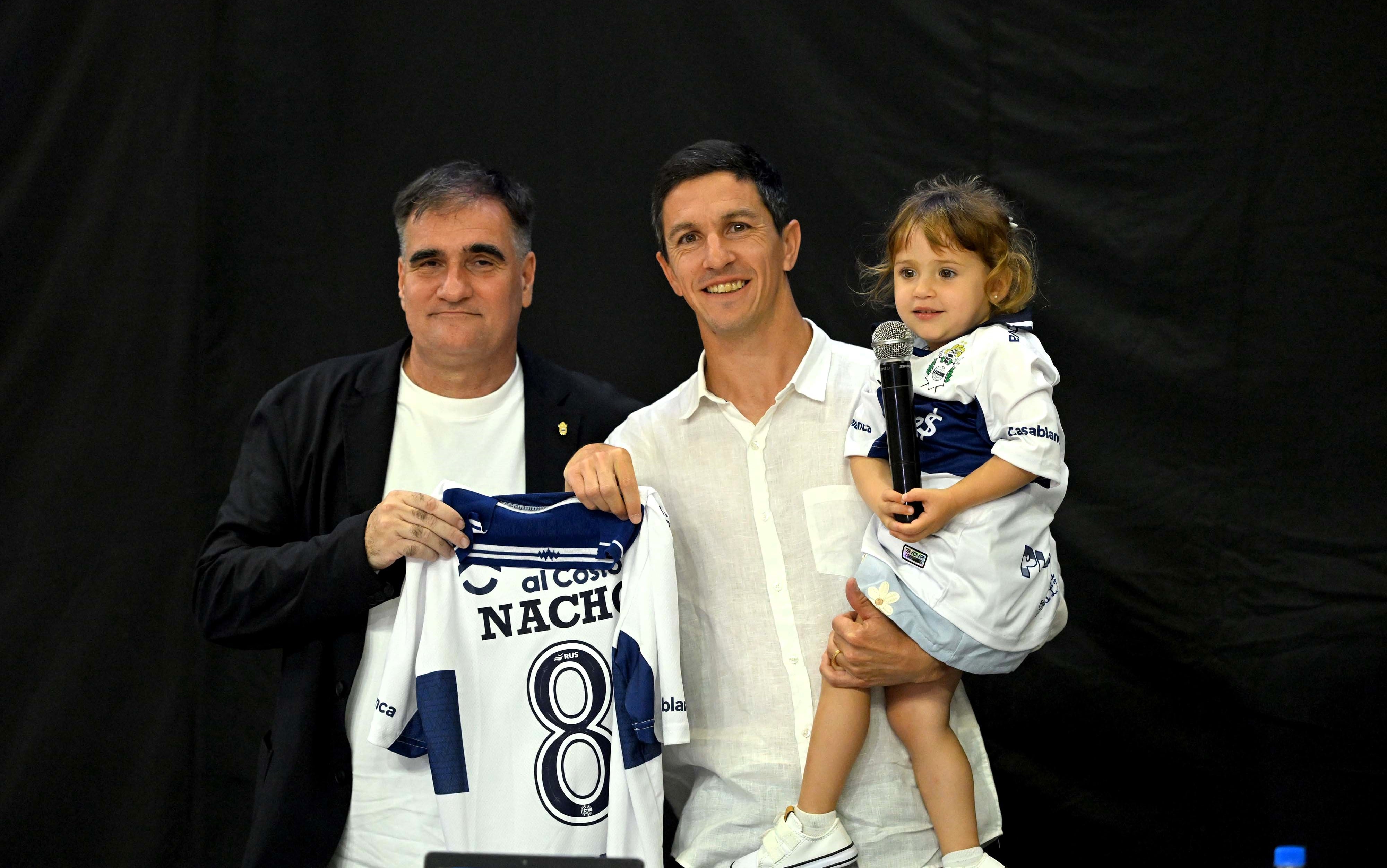 La emoción de Nacho Fernández en su presentación como jugador de Gimnasia y el tierno video de su hija