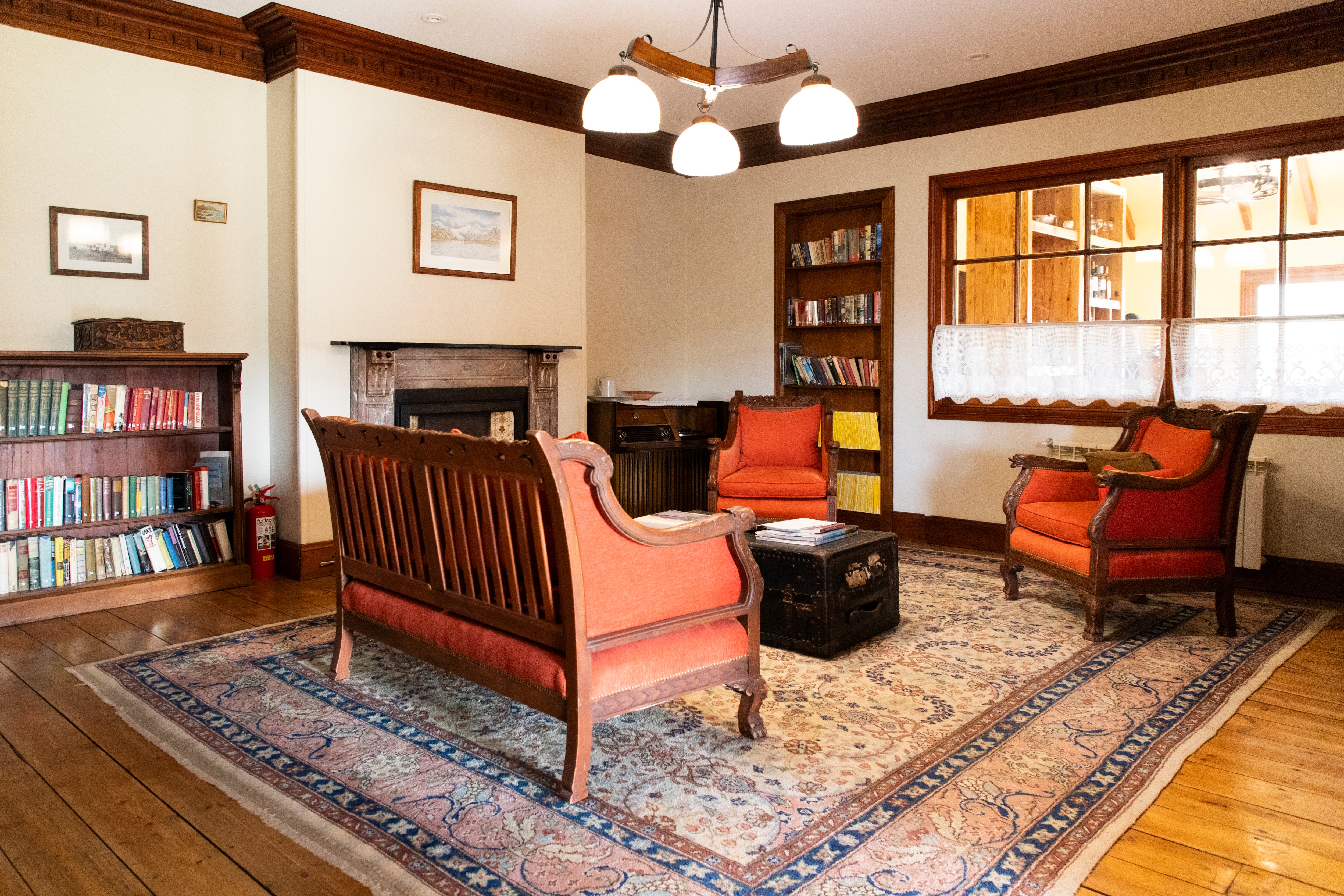 El living de la sala original de la casa que se levantó en 1880.