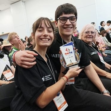 Martina Talamona, la porteña de 16 años que programa robots para salvar vidas