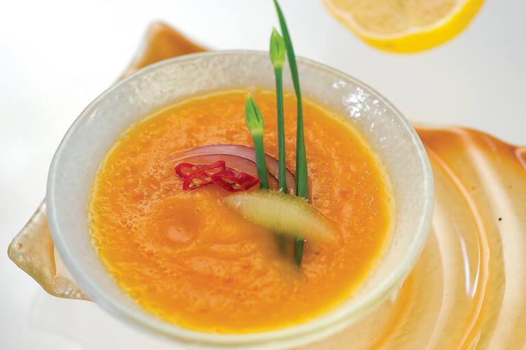 Sopa fría de zanahoria, naranja y lima