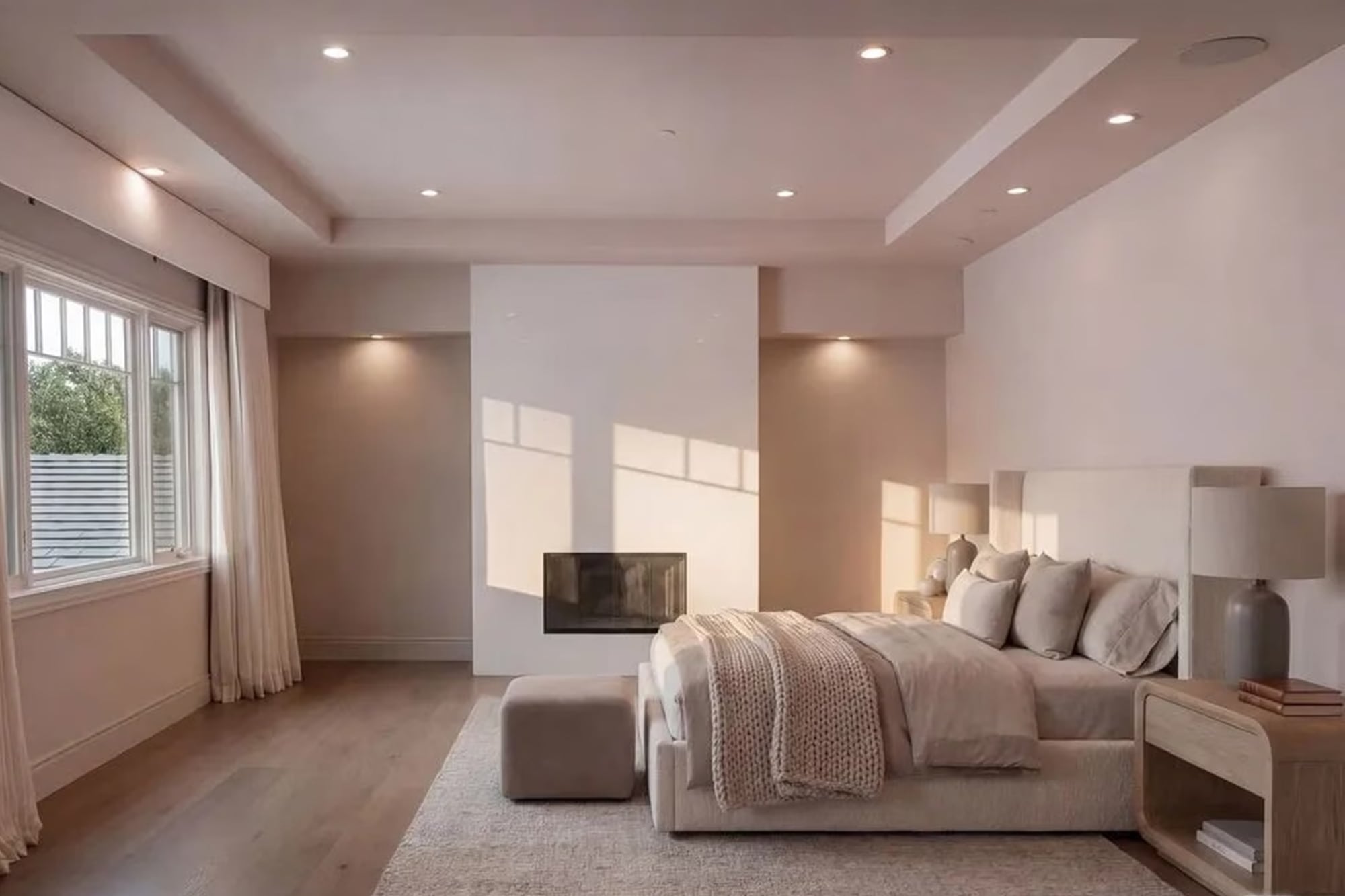 Kylie Jenner, modelo y empresaria: a tan solo un mes de poner en venta su mansión ya tuvo que bajarle el precio 11 La casa tiene vistas a la ciudad desde sus ocho habitaciones