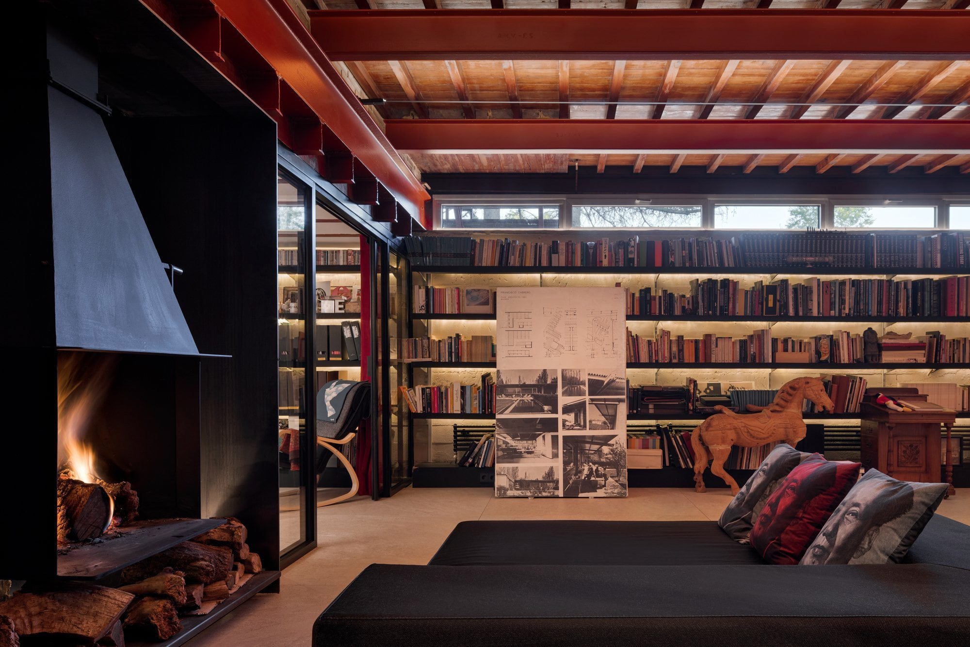 Detalle del chimenea del sótano de su casa