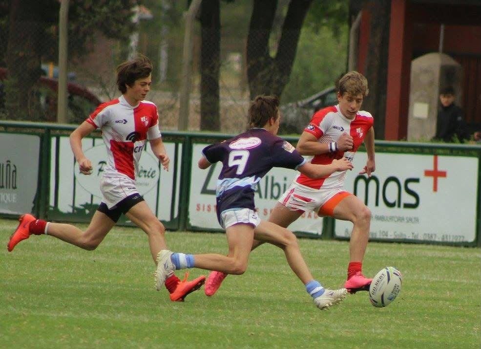 López Fleming y David jugando en Jockey Club Salta; una vida compartiendo rock y rugby, deporte que los pone cara a cara un par de veces por año en SIC vs. CASI.