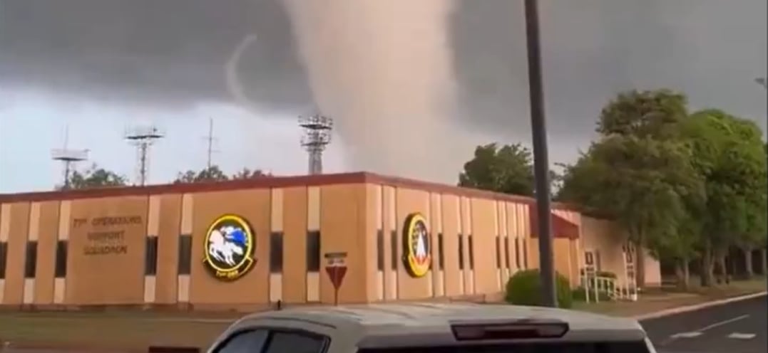 Las imágenes del tornado se viralizaron en redes sociales