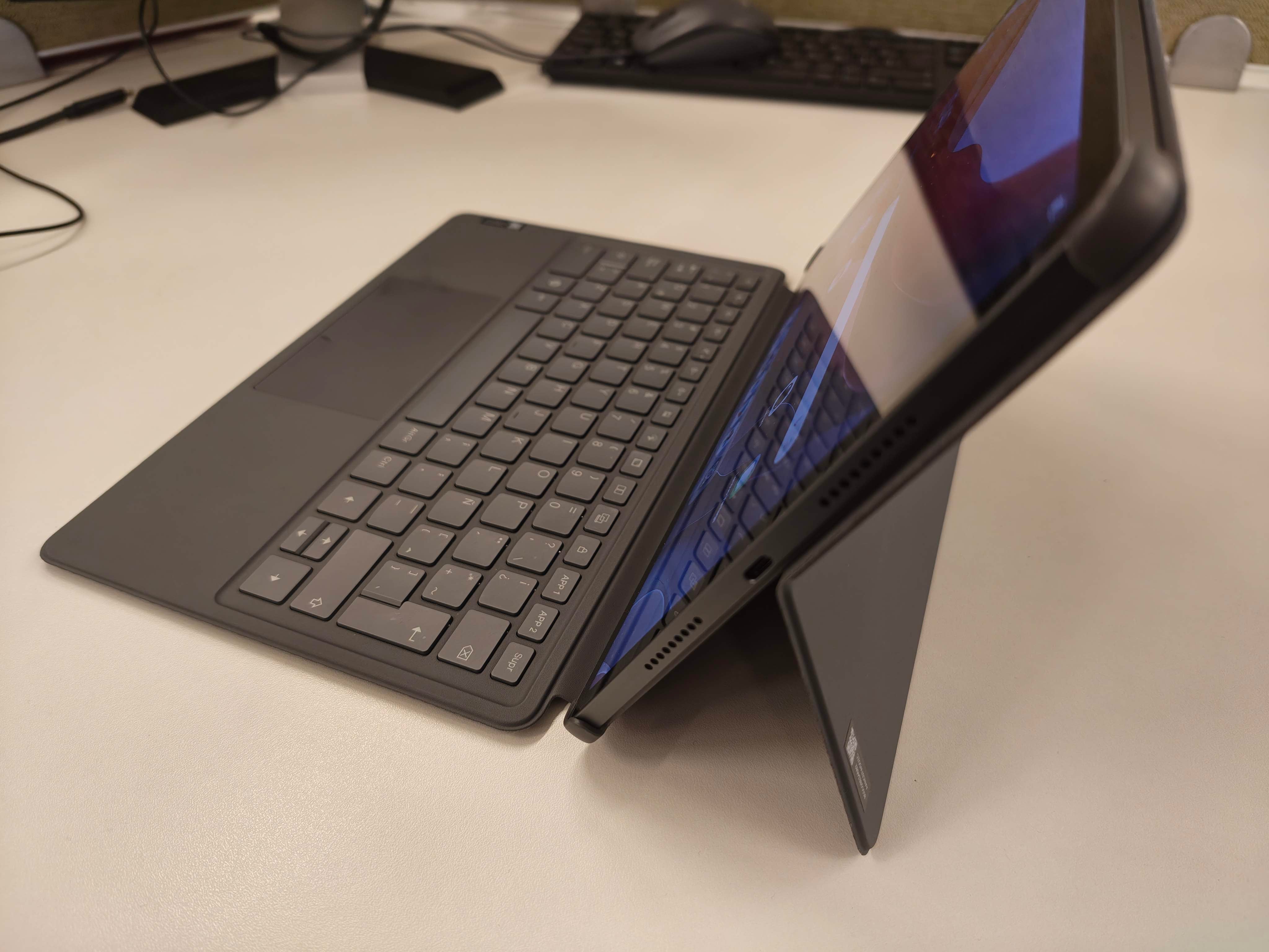 La Lenovo Idea Tab Pro tiene cuatro parlantes JBL de muy buen sonido