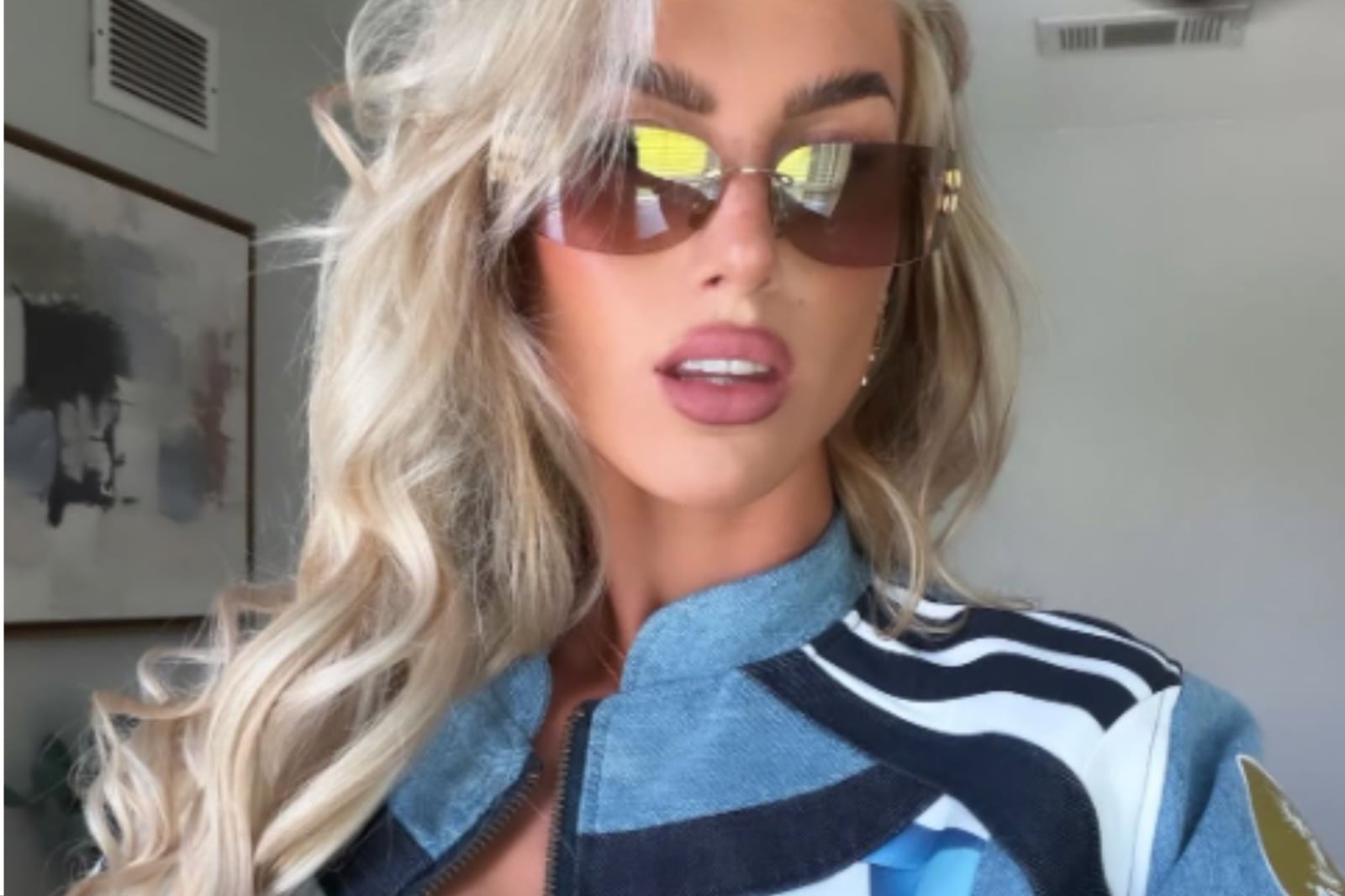 El look de Kelci Rose para alentar a Marcos Senesi en su debut mundialista con la selección argentina