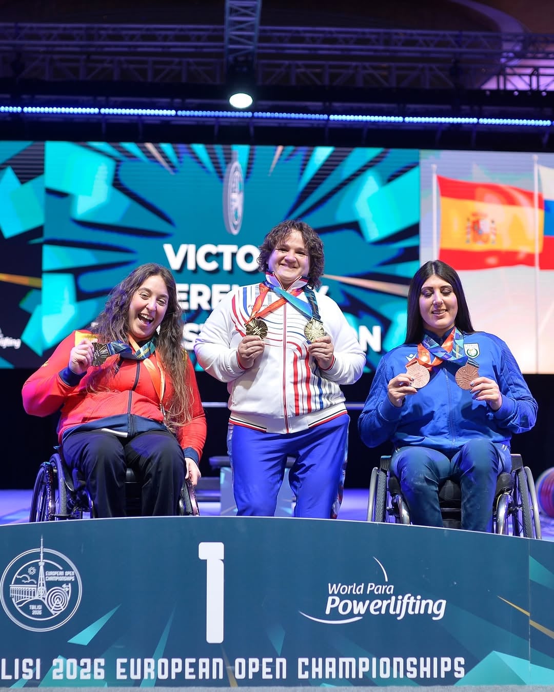 Le diagnosticaron un cáncer incurable y en medio del tratamiento se proclamó subcampeona de Europa 7 El podio de halterofilia que la tuvo a Zabala como subcampeona