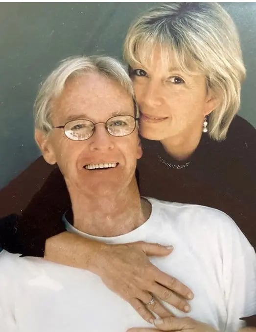 La foto de compromiso de Chuck y Daphne en 2001