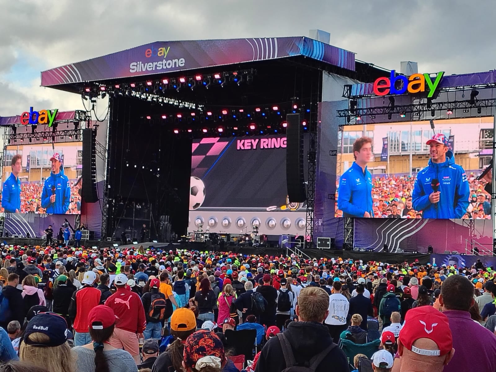 Franco Colapinto y Pierre Gasly en el escenario de la fan zone, hablaron tras la clasificación del sábado