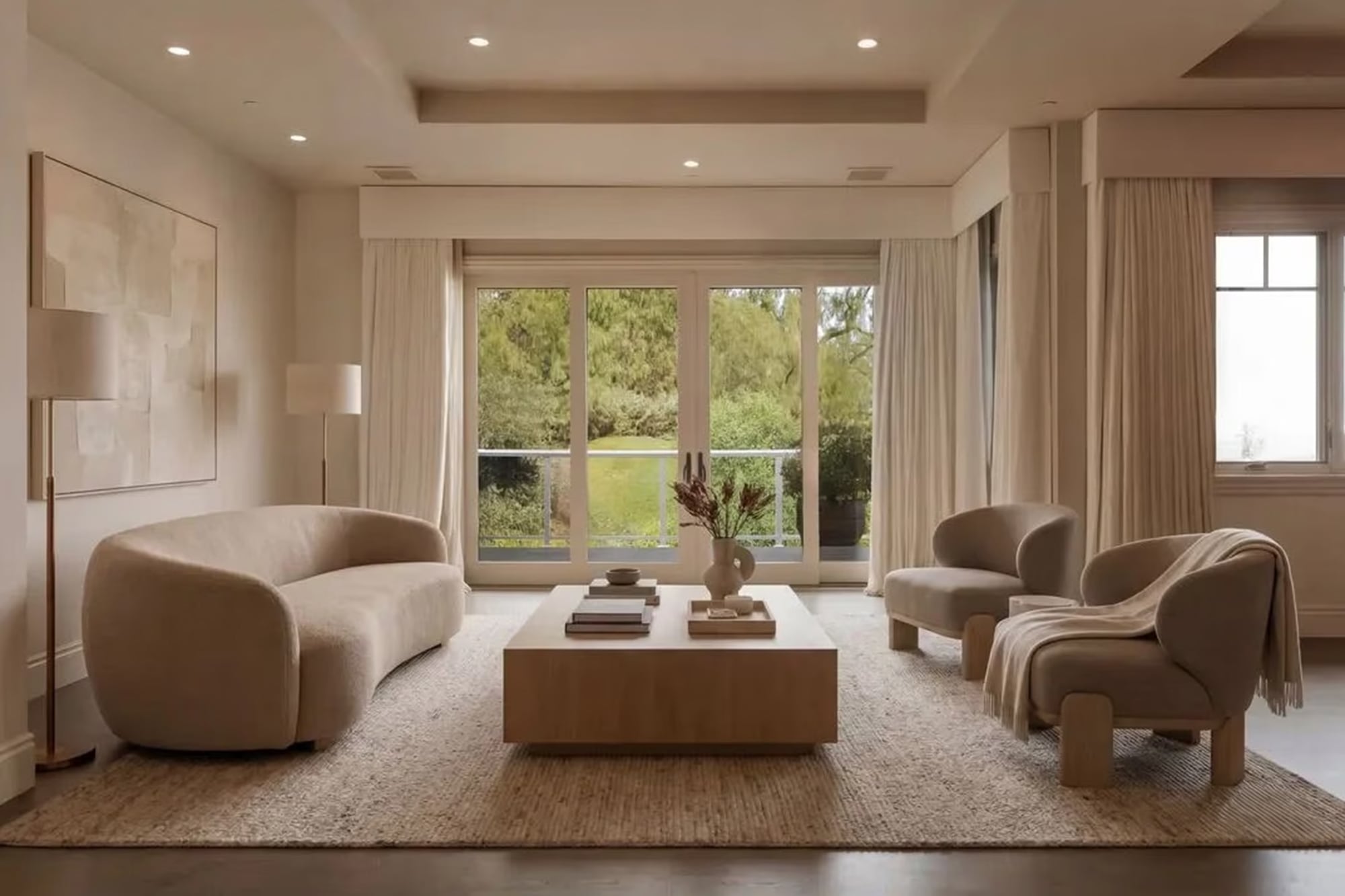 Kylie Jenner, modelo y empresaria: a tan solo un mes de poner en venta su mansión ya tuvo que bajarle el precio 10 La propiedad, de 1200 metros cuadrados, está emplazada sobre un terreno de 5600 metros cuadrados