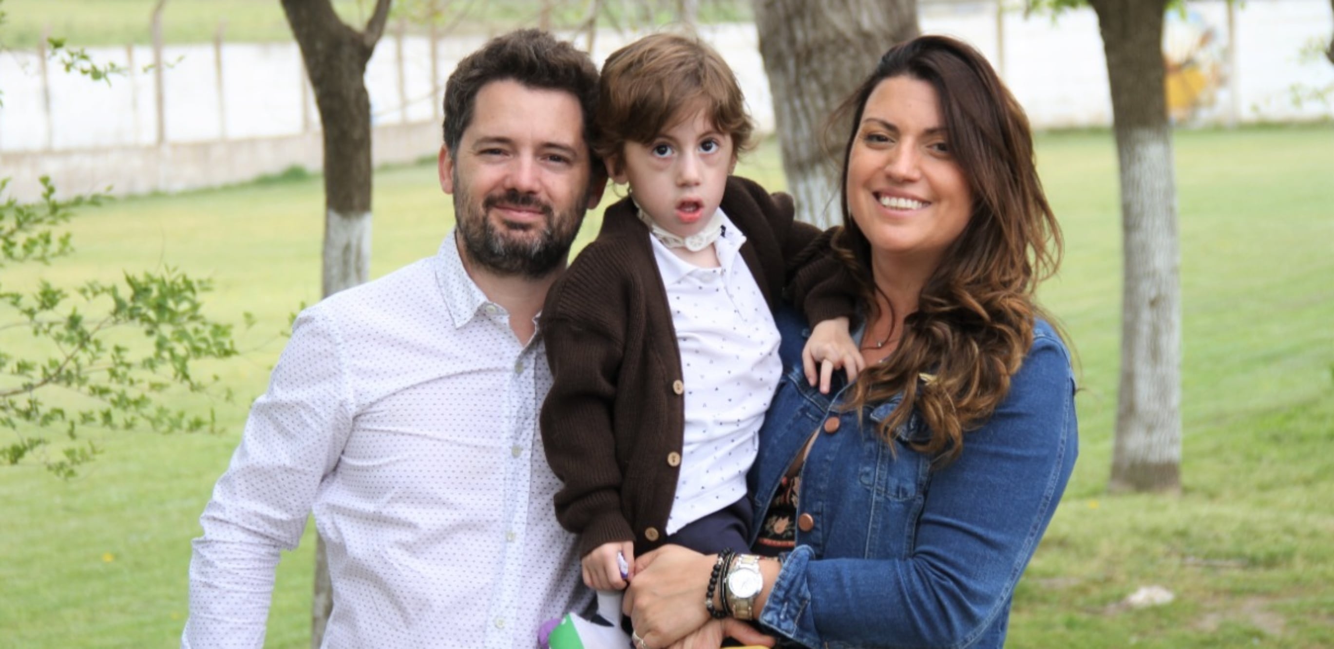 Le dieron un diagnóstico irreversible pero lucharon y su hijo logró avances extraordinarios: “No va a caminar, no va a hablar, no va a comer”