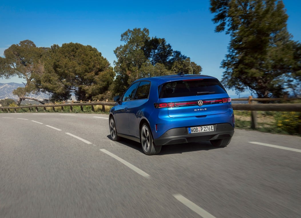 Incorpora de serie sistemas como mantenimiento de carril, alerta de punto ciego y frenado de emergencia