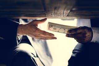 Locos no, corruptos sí