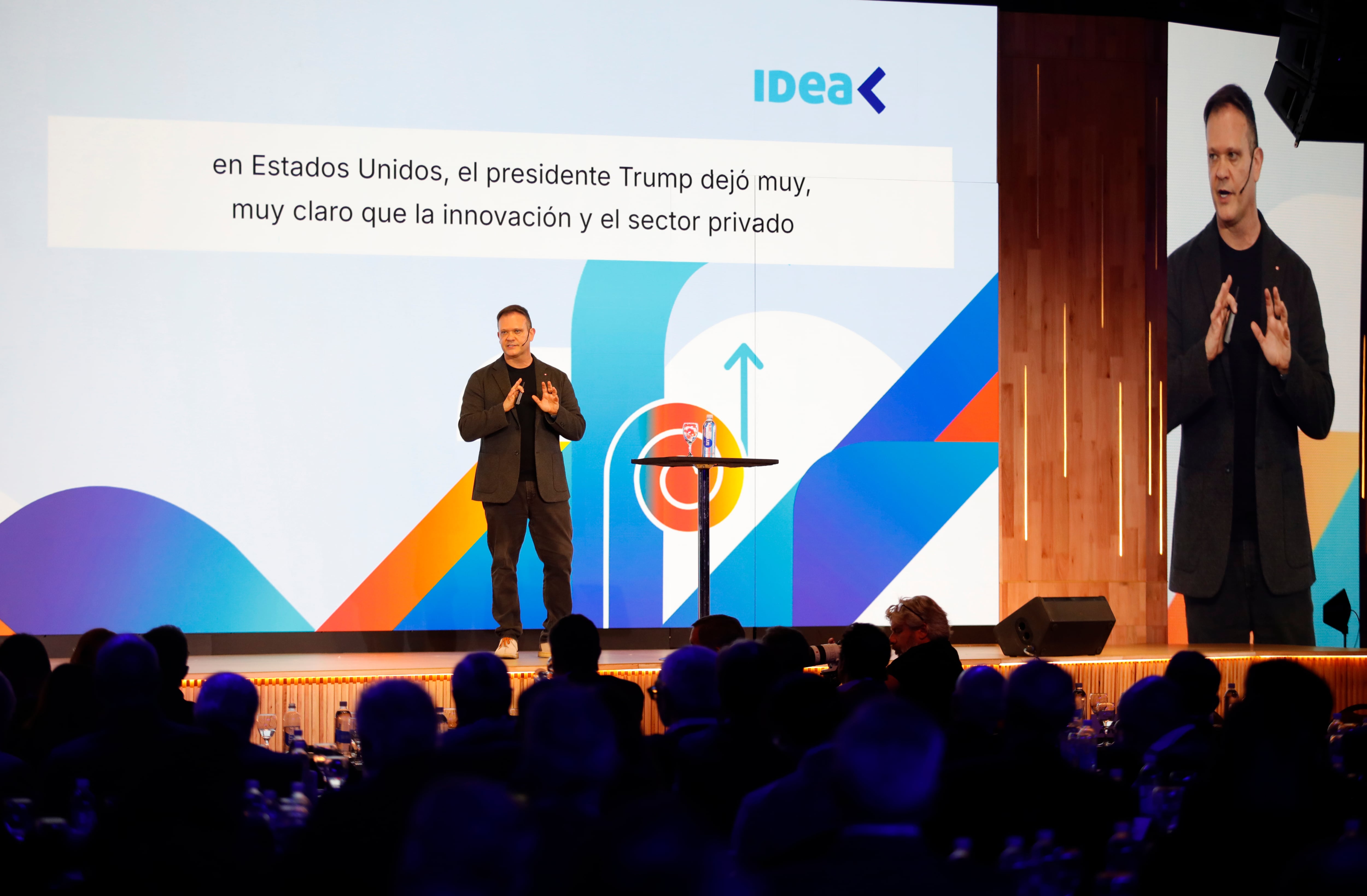 Mark Esposito, profesor de Política Tecnológica en Northeastern University, Faculty Associate del Berkman Klein Center de Harvard University y economista jefe de micro1