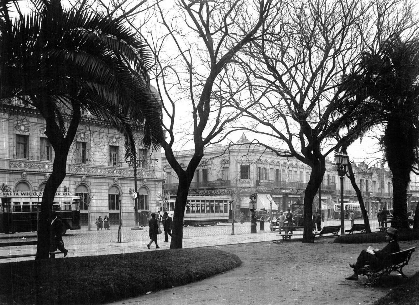 Una vista de Rivadavia y Pedernera tomada desde Plaza Flores. 1930.