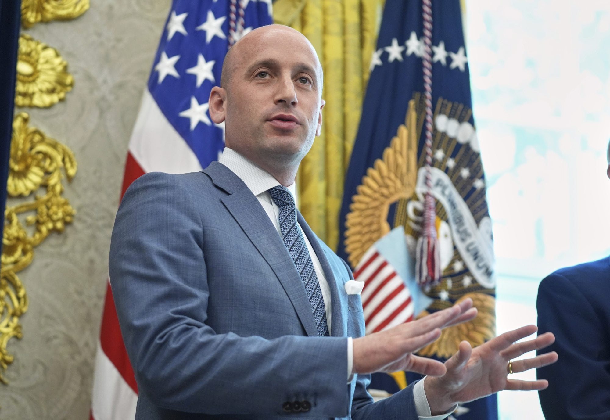 Stephen Miller afirmó que el sistema de transferencias es la vía legal estándar mediante la cual se remueven miles de criminales semanalmente