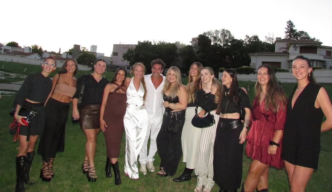 Tras dar el sí, el matrimonio celebró con sus amigos y familiares (Foto: Instagram @rrociopardo)