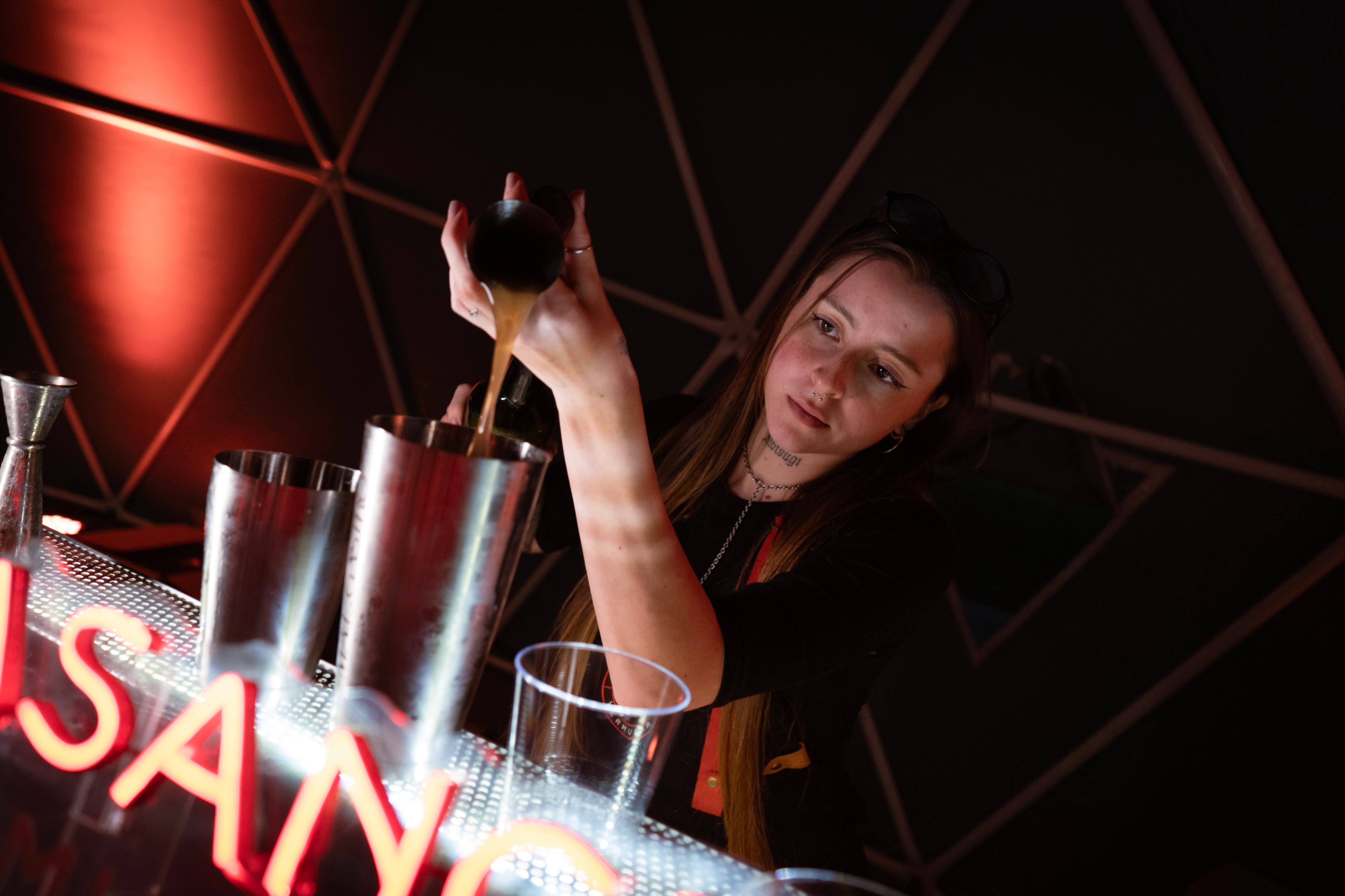 Cuándo es la fiesta de coctelería de autor y música electrónica, cuánto salen las entradas y qué bares participan