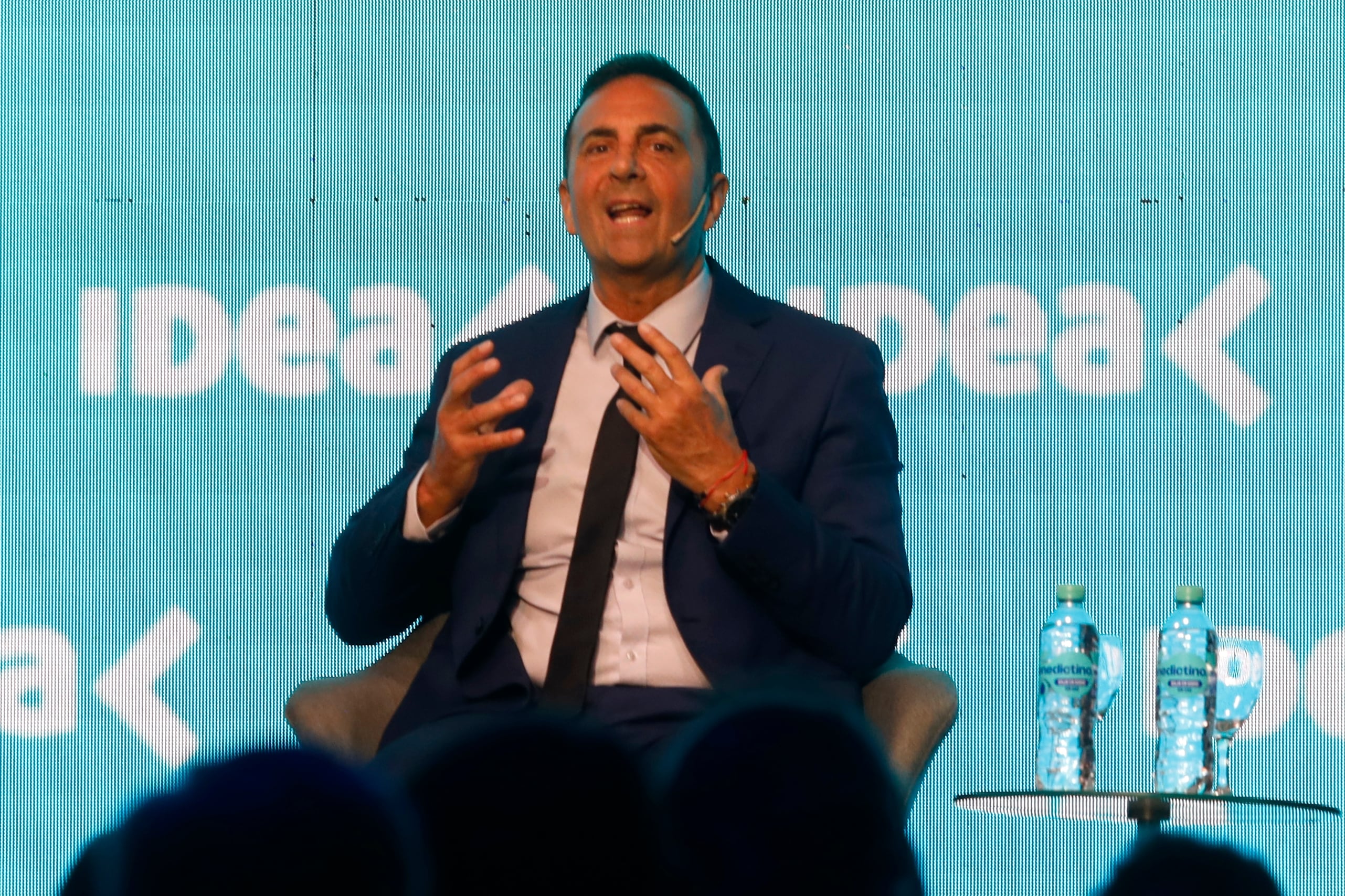 El Gobierno dispuso por decreto un aumento del salario mínimo