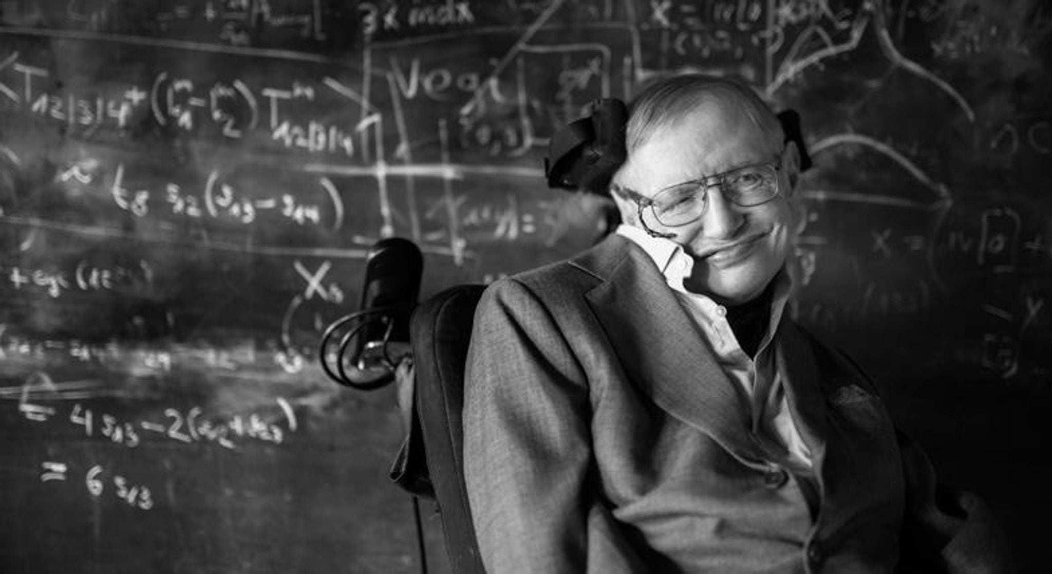 Stephen Hawking: “Por difícil que sea la vida, siempre hay algo que puedes hacer y en lo que puedes triunfar”