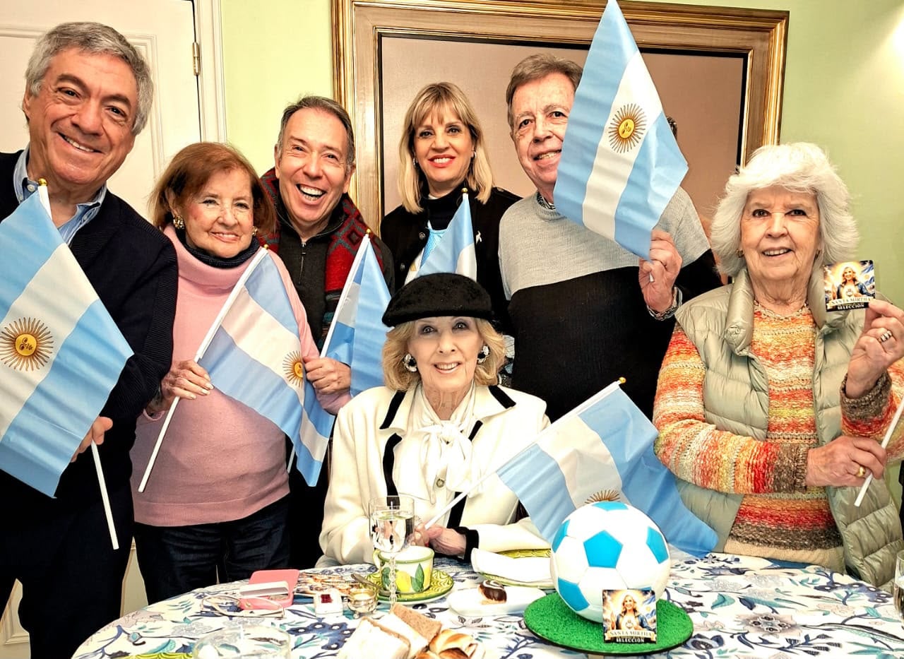 “Pelotorta”, cantitos y una estampita muy especial: así celebró Mirtha Legrand el triunfo de la Selección