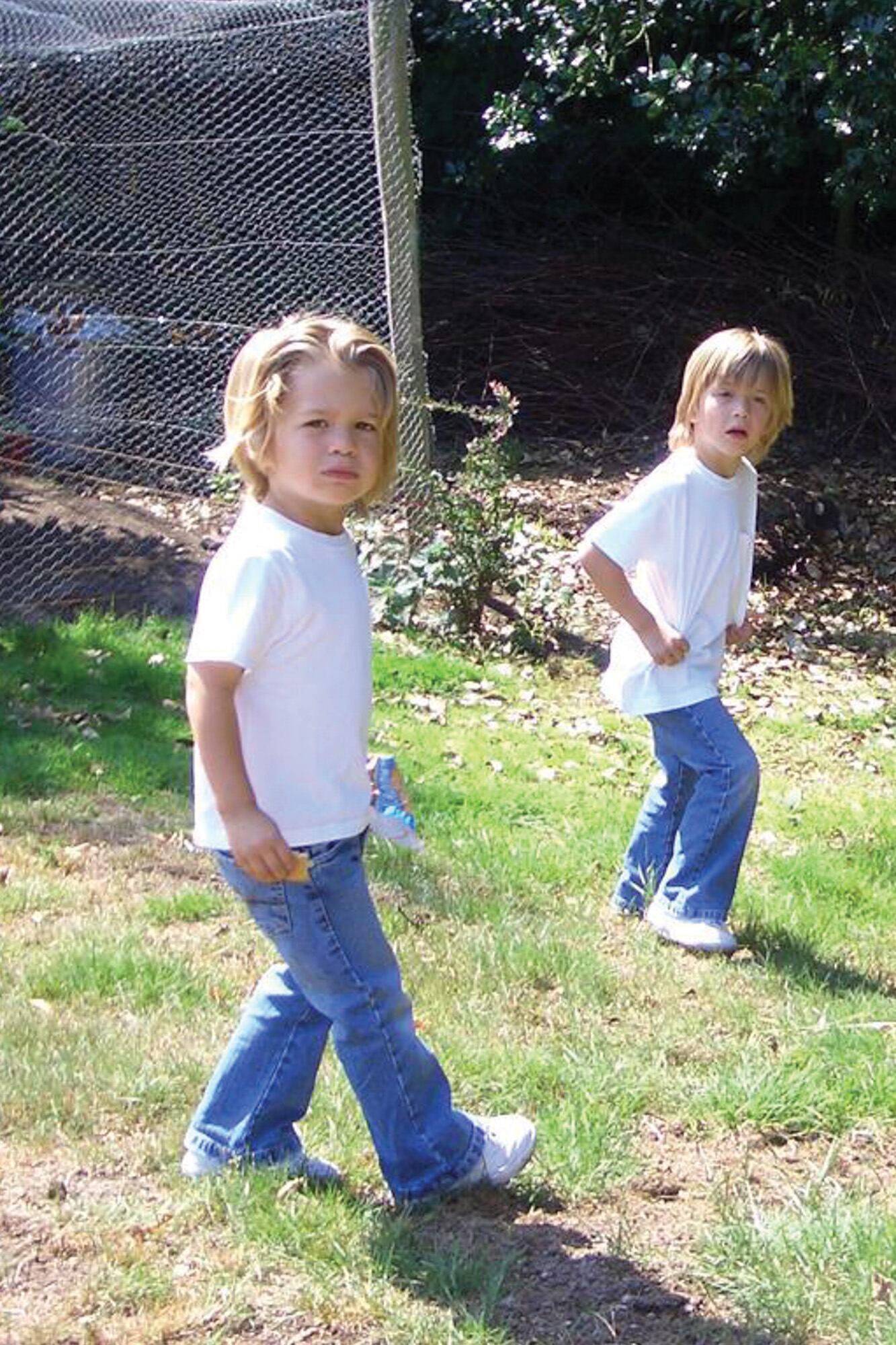 Siempre juntos. Camilo y Barto, en una tarde de juegos en el campo.